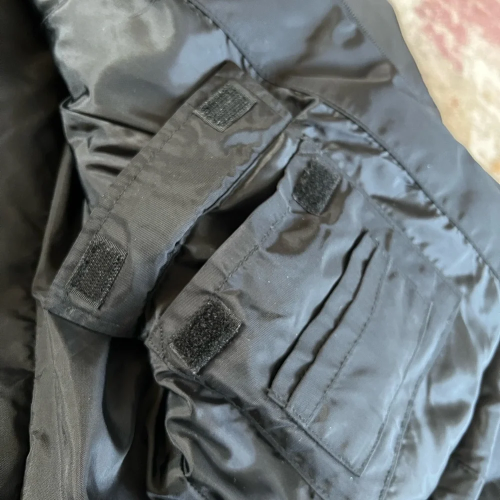 EUC Vintage Guess down puffer coat women’s small black zip up jacket unisex top - Picture 7 of 16